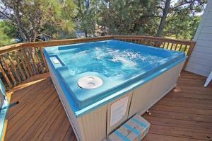 WH1020- Crab Quarters