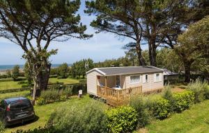 Campings Domaine Residentiel de Plein Air Le Port de la Chaine : Standard Mobile Home (4 Adults)