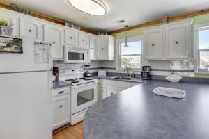 SN8646- Happy Parrot