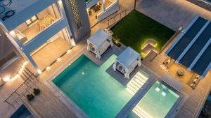 Grand Aqua Luxury Villa by Mintzi