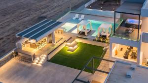 Grand Aqua Luxury Villa by Mintzi