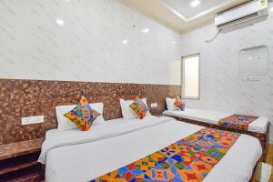 FabHotel Maa Gayatri Sadan - Nr Pram Mandir Shree Banke Bihari Temple