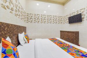 FabHotel Maa Gayatri Sadan - Nr Pram Mandir Shree Banke Bihari Temple