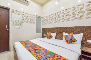 FabHotel Maa Gayatri Sadan - Nr Pram Mandir Shree Banke Bihari Temple
