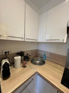 Appartements # Le 8 # Joli petit F2 tout equipe, Mulhouse centre : photos des chambres