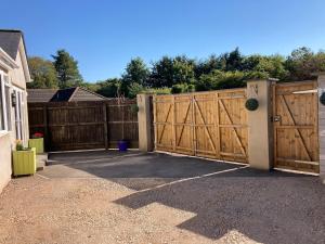 Ty Bach Melyn, car parking and private courtyard