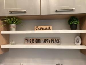 Ty Bach Melyn, car parking and private courtyard