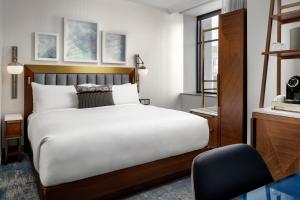 Studio with 1 King Bed room in Rand Tower Hotel Minneapolis a Marriott Tribute Portfolio Hotel