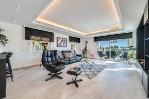 All About Villa Estrella de Oro