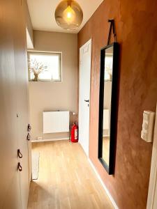 10 min from city center by metro & Free parking
