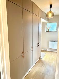 10 min from city center by metro & Free parking