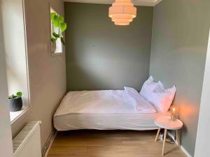 10 min from city center by metro & Free parking