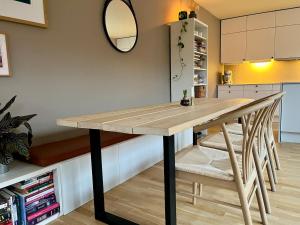 10 min from city center by metro & Free parking