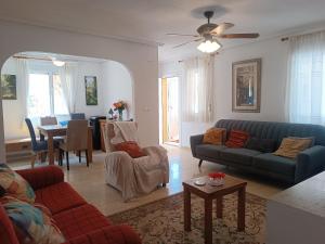 Soleada villa con piscina privada R12 by Novadesta