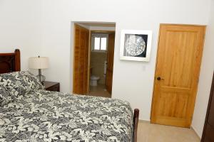 2BR 2BA Beachfront With View 62