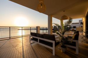 HiGuests - Experience Coastal Elegance at La Rive 2 in La Mer