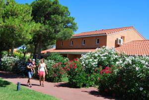 Villages vacances Lagrange Grand Bleu Vacances – Residence Le Mas de Torreilles : photos des chambres