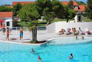 Villages vacances Lagrange Grand Bleu Vacances – Residence Le Mas de Torreilles : photos des chambres