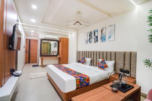 FabHotel Shrinath Casa Inn