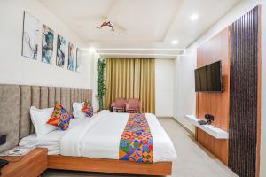 FabHotel Shrinath Casa Inn