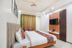FabHotel Shrinath Casa Inn