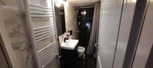 NewRoom2AmbelokipiMetroAirportLine