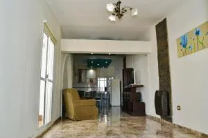 Casa Familiar con garage y 4 habitaciones - Маларгуе