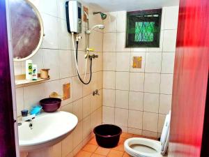 Stylish Escape House-Walk to Beach Vacation Rental Hikkaduwa