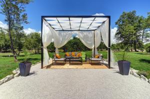 Villa Radola Residence only 3 km from beach for 6 people with private pool & large garden