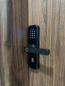 شقة بتصميم أنيق بصالة وغرفة نوم