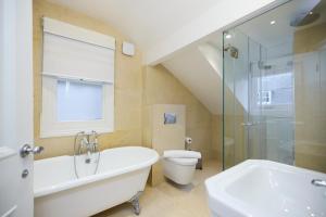 The Belsize Park Place - Charming 6BDR Home with Garden