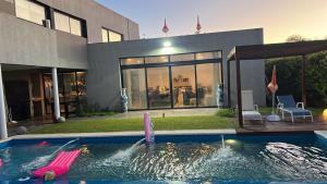 Casa en tigre con salida al lago