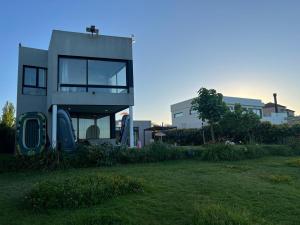 Casa en tigre con salida al lago