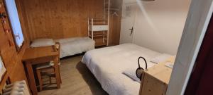 Maisons d'hotes Gite les Ramiers. : Chambre Triple Standard