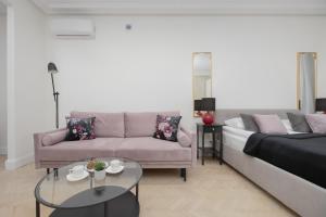 Modern Apartments with Air Conditioning in Warsaw Close to Three Parks by Renters Prestige