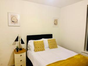 Bright 5-Bedroom Apartment in the Heart of the City