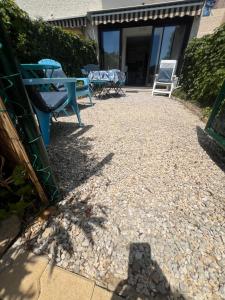 Studio proche mer avec jardinet