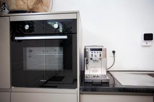 Modern Central Leiden Family Apt - Sleeps 6 and Baby