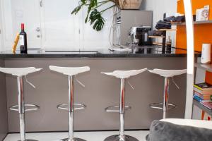 Modern Central Leiden Family Apt - Sleeps 6 and Baby