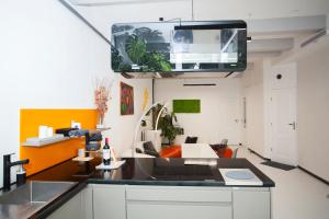 Modern Central Leiden Family Apt - Sleeps 6 and Baby