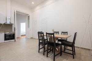 Luxurious Downtown Family Suite