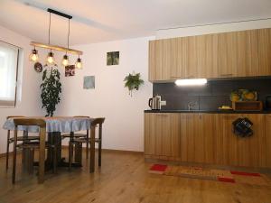 Apartment Chalet La Muntaniala by Interhome