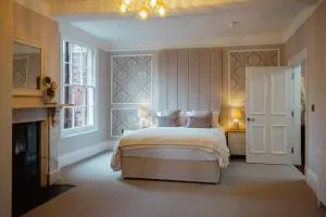 The Manor Lodge, Repton - Luxury Derbyshire Home Sleeps 14 - Newton Solney
