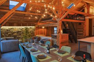 Maisons de vacances Chalet Jean (Coeur de Morzine) Jacuzzi & Sauna : photos des chambres