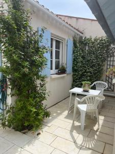 Villas Villa avec Piscine chauffee et parc arbore situee a 100 m de la Plage et Foret sans vis a vis : photos des chambres