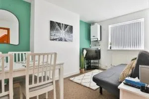 Modern 3-Bed House in Swansea - Port Tennant