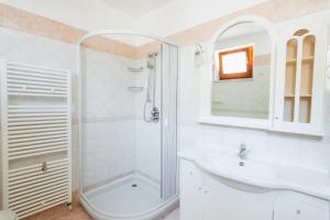 Sorrento Realty Holidays - The House in the center