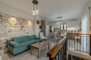 Casa Kastella, private jacuzzi & BBQ facilities!