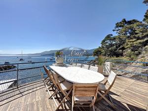 Villa pieds dans leau pour 10 personnes avec port privé et rooftop à Cavalière