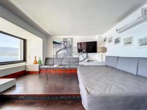 Villa pieds dans leau pour 10 personnes avec port privé et rooftop à Cavalière